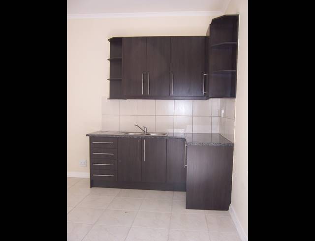 5 bed property to rent in SALT RIVER